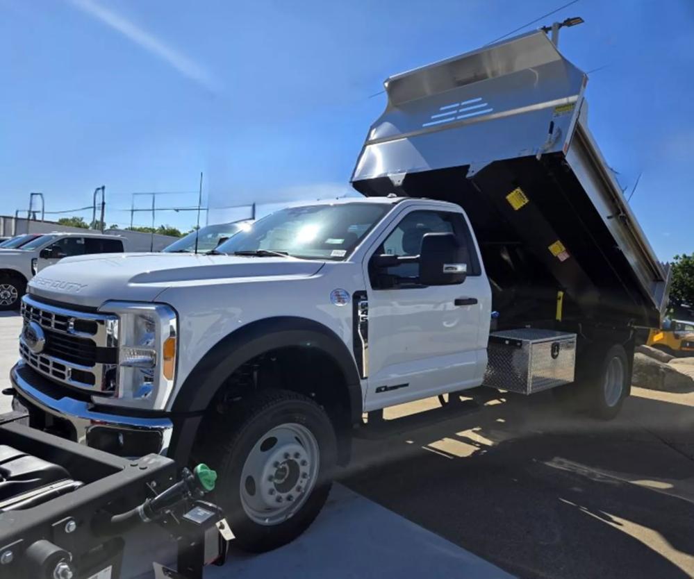 2024 Ford F-550 | Photo 1 of 9