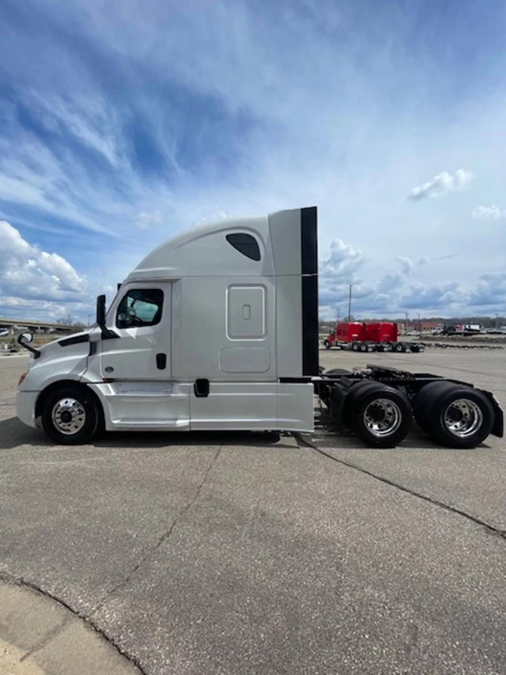 2019 Freightliner Cascadia | Photo 5 of 10