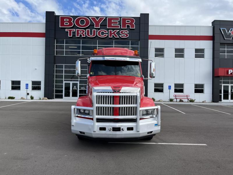 2018 Western Star 5700XE | Image 6 of 14