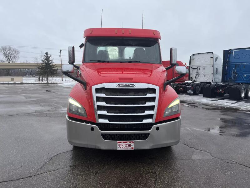 2019 Freightliner Cascadia | Image 8 of 11