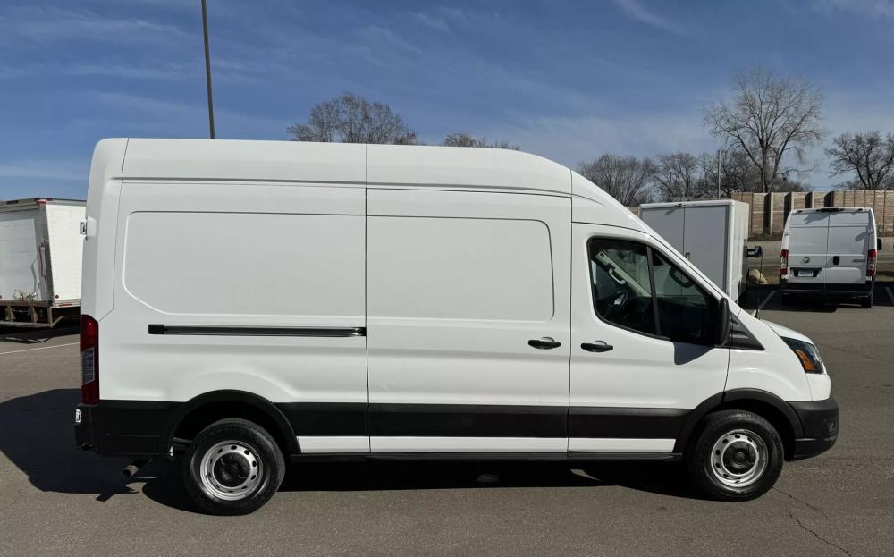 2022 Ford Transit | Photo 4 of 18