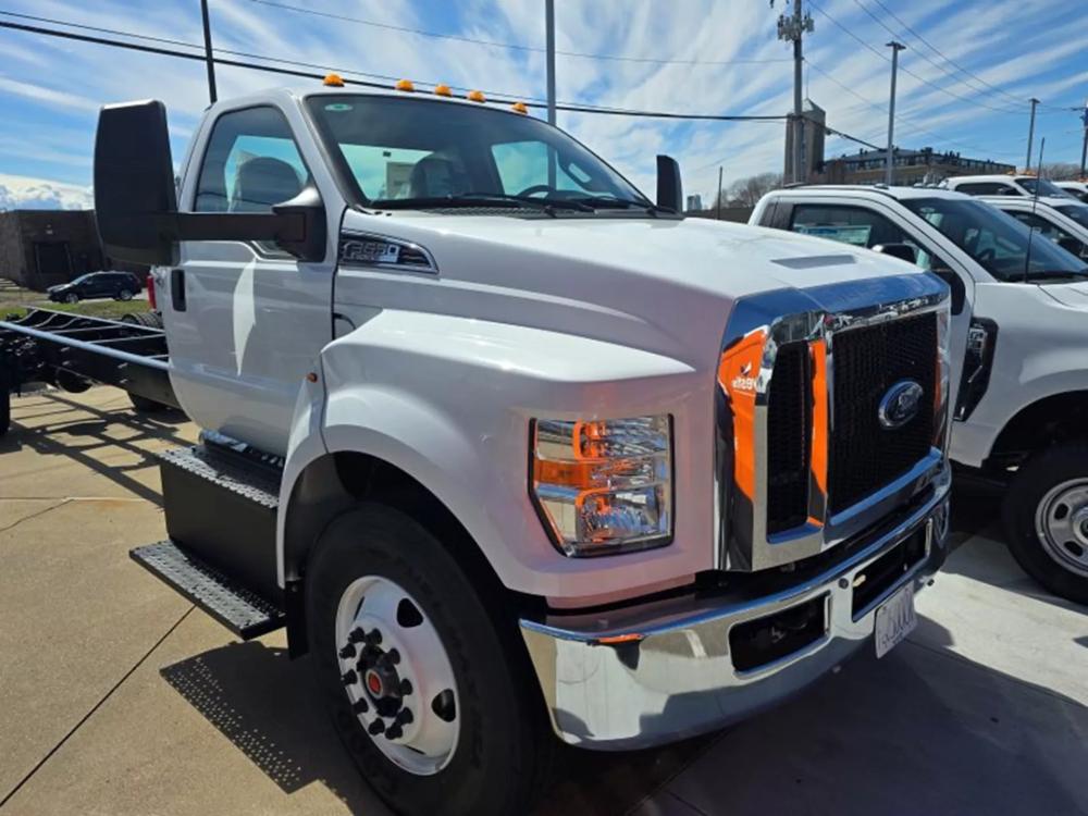 2025 Ford F-650 | Photo 6 of 6