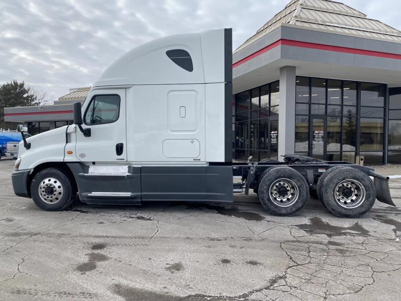 2018 Freightliner Cascadia | Image 9 of 21