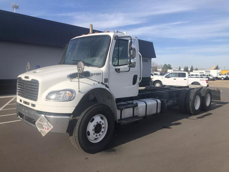 2014 Freightliner M2 106 Heavy Duty | Image 1 of 15
