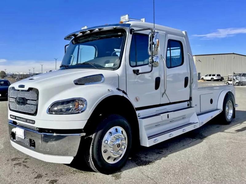 2024 Freightliner M2 106 Heavy Duty | Image 3 of 12