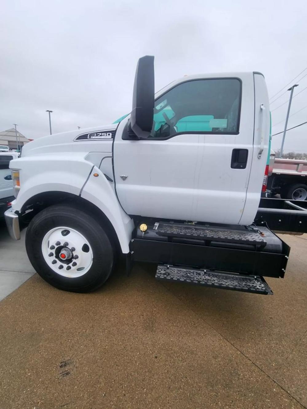 2024 Ford F-750 | Photo 1 of 6