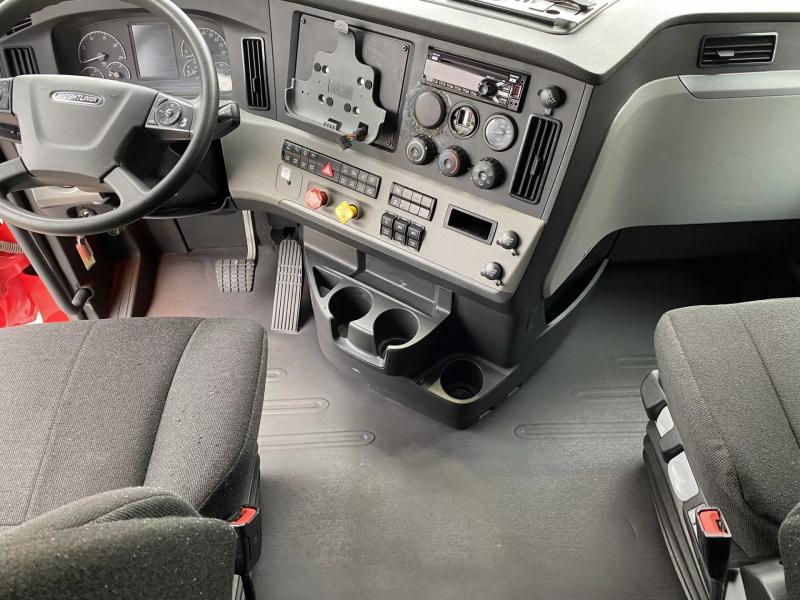 2019 Freightliner Cascadia | Image 22 of 24