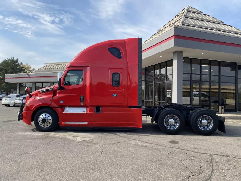 2019 Freightliner Cascadia | Image 11 of 21