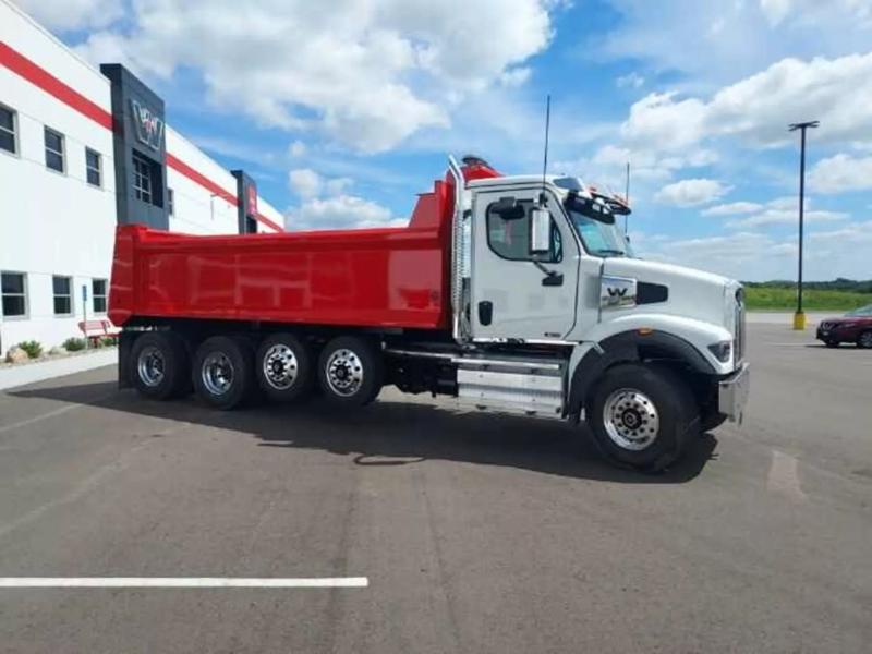 2023 Western Star 47X | Image 4 of 6