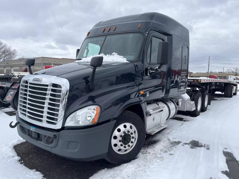 2018 Freightliner Cascadia | Image 1 of 9