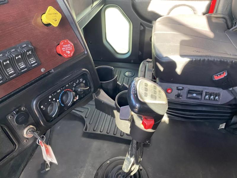2018 Western Star 5700XE | Image 15 of 20