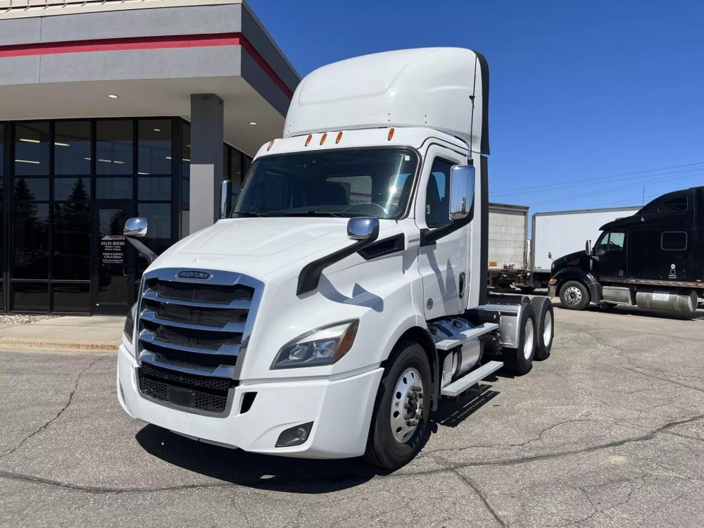 2019 Freightliner Cascadia | Photo 1 of 10