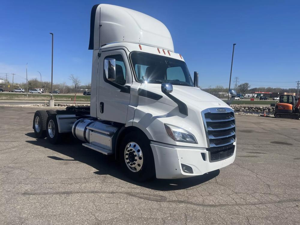2019 Freightliner Cascadia | Photo 7 of 11
