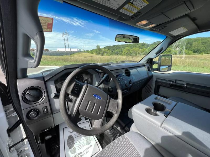 2015 Ford F350 | Image 9 of 17
