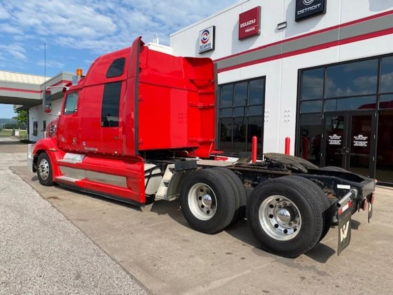 2018 Western Star 5700XE | Image 5 of 15