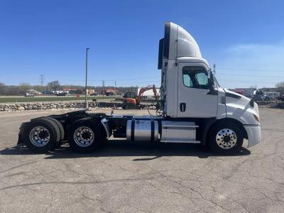 2019 Freightliner Cascadia | Thumbnail Photo 6 of 11