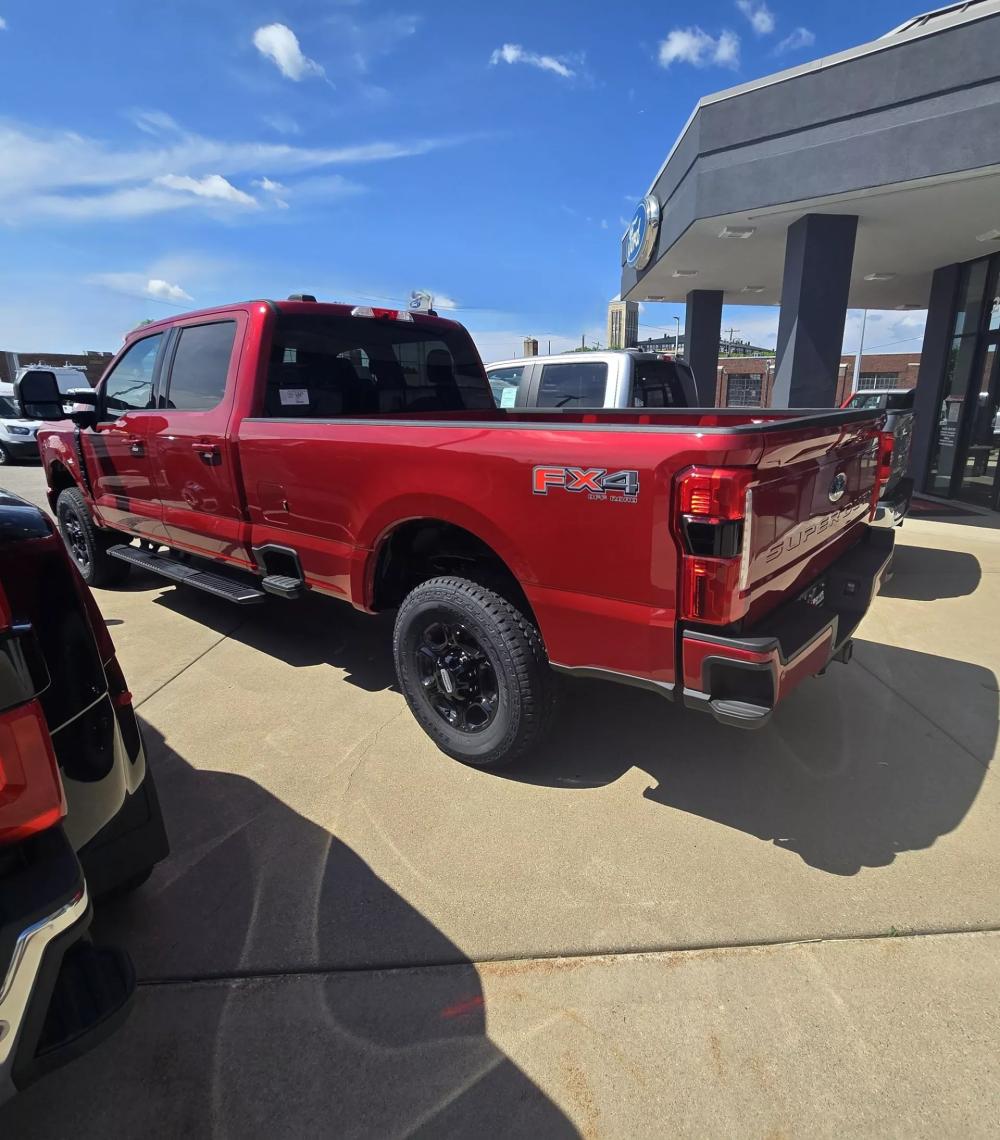 2023 Ford F-250 | Photo 2 of 11