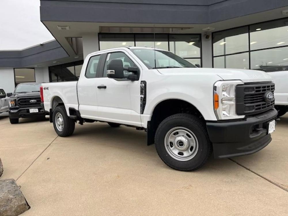 2024 Ford F-350 | Photo 1 of 7