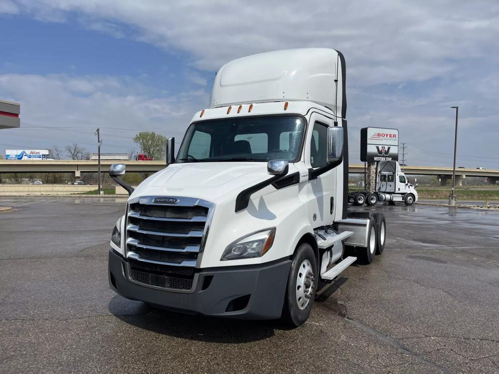 2019 Freightliner Cascadia | Photo 1 of 11
