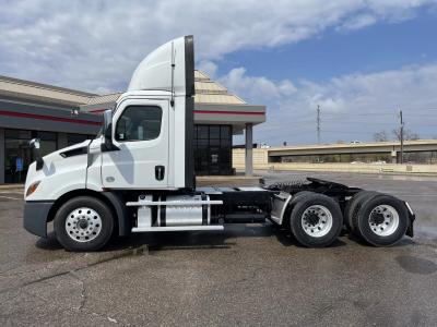 2019 Freightliner Cascadia | Thumbnail Photo 2 of 11