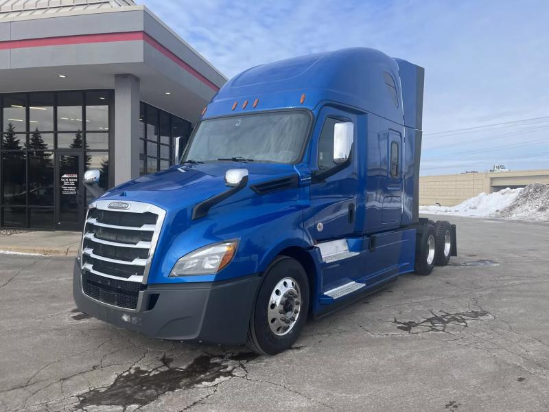 2020 Freightliner Cascadia | Image 1 of 15