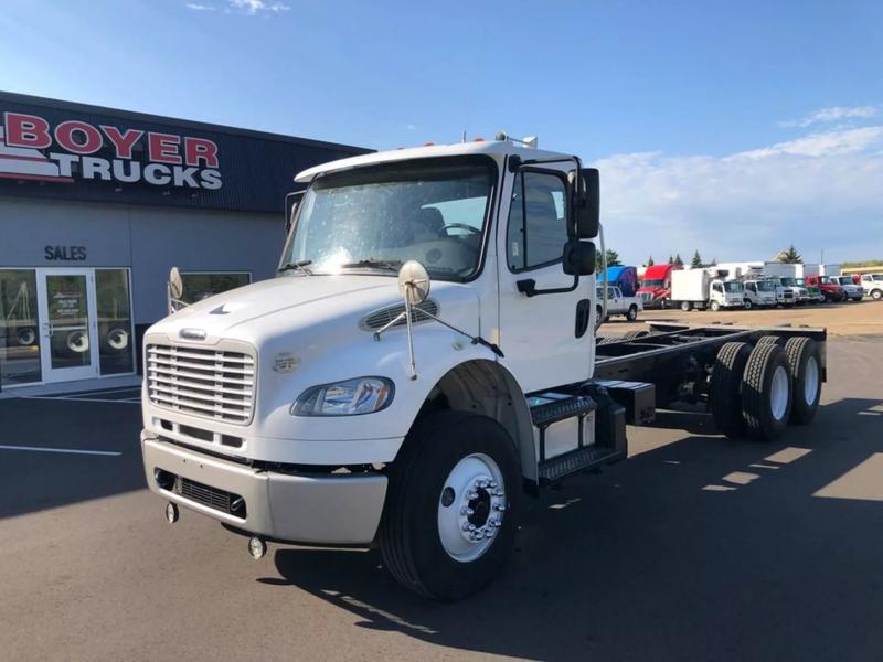 2015 Freightliner M2 106 Heavy Duty | Image 1 of 14