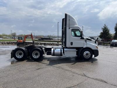 2019 Freightliner Cascadia | Thumbnail Photo 6 of 11