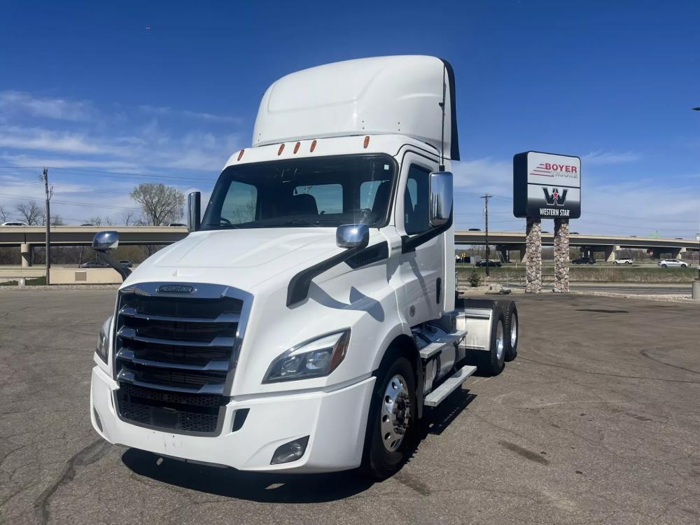 2019 Freightliner Cascadia | Photo 1 of 11