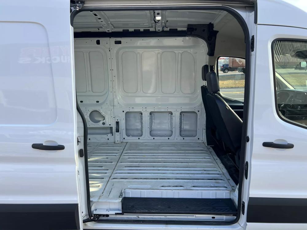 2021 Ford Transit | Photo 16 of 17