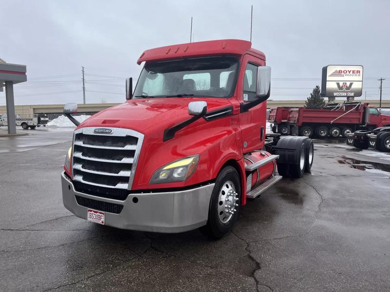 2019 Freightliner Cascadia | Image 1 of 11