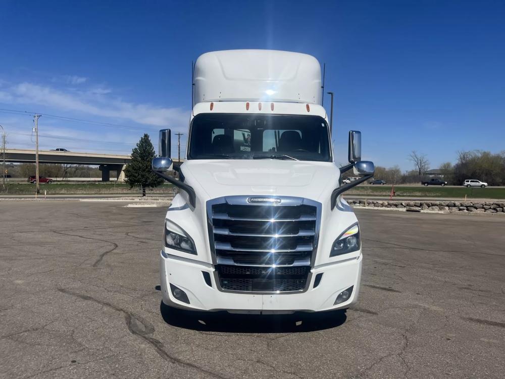 2019 Freightliner Cascadia | Photo 8 of 11