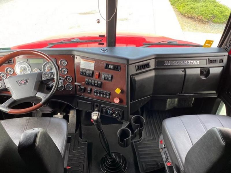 2018 Western Star 5700XE | Image 13 of 15