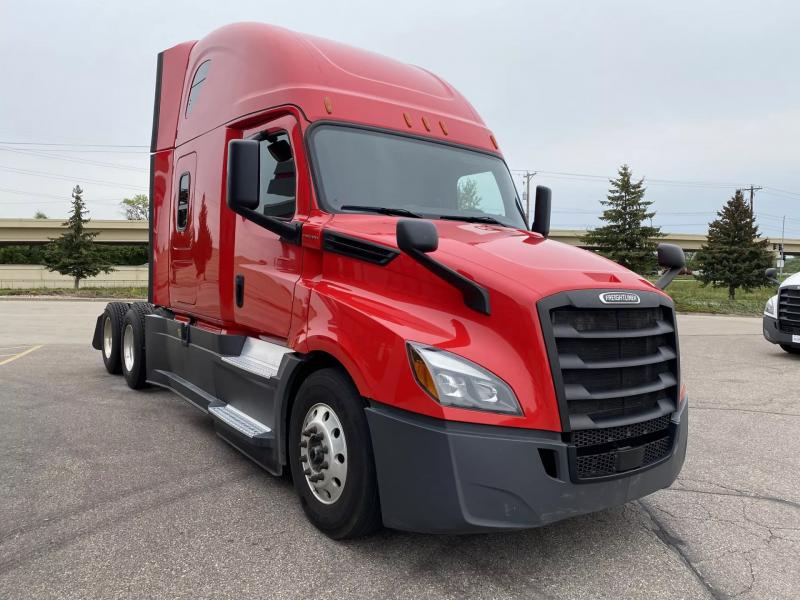 2019 Freightliner Cascadia | Image 3 of 24
