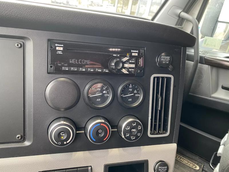 2019 Freightliner Cascadia | Image 15 of 23