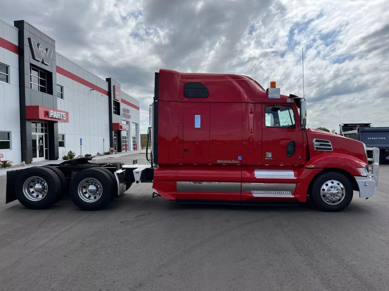 2018 Western Star 5700XE | Image 4 of 14