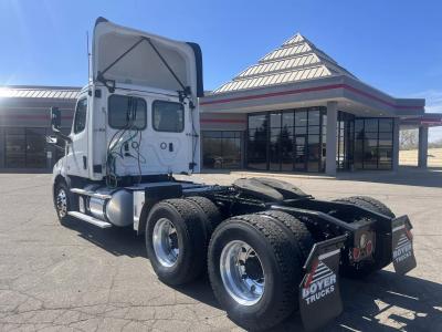 2019 Freightliner Cascadia | Thumbnail Photo 3 of 11