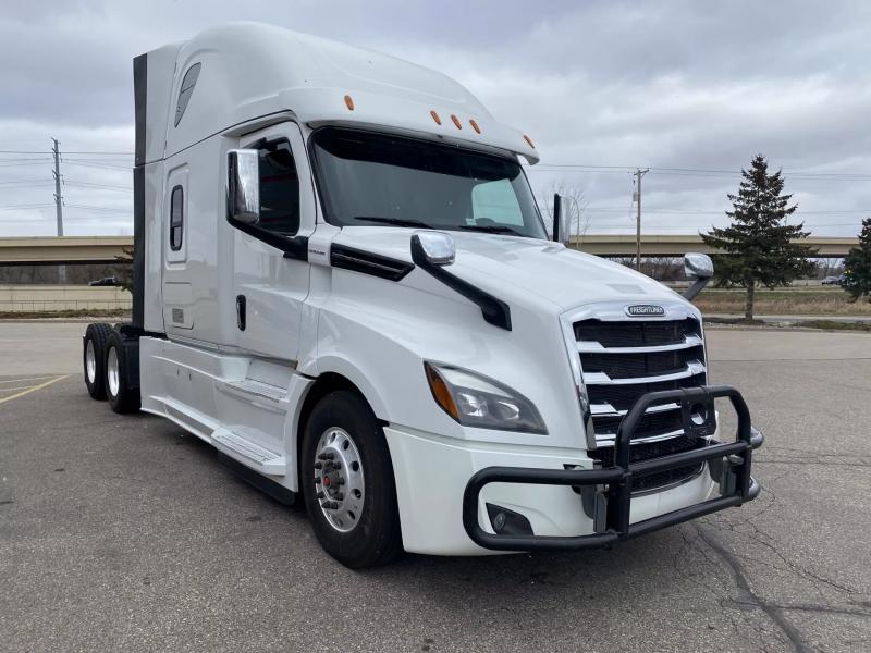 2018 Freightliner Cascadia | Image 3 of 22