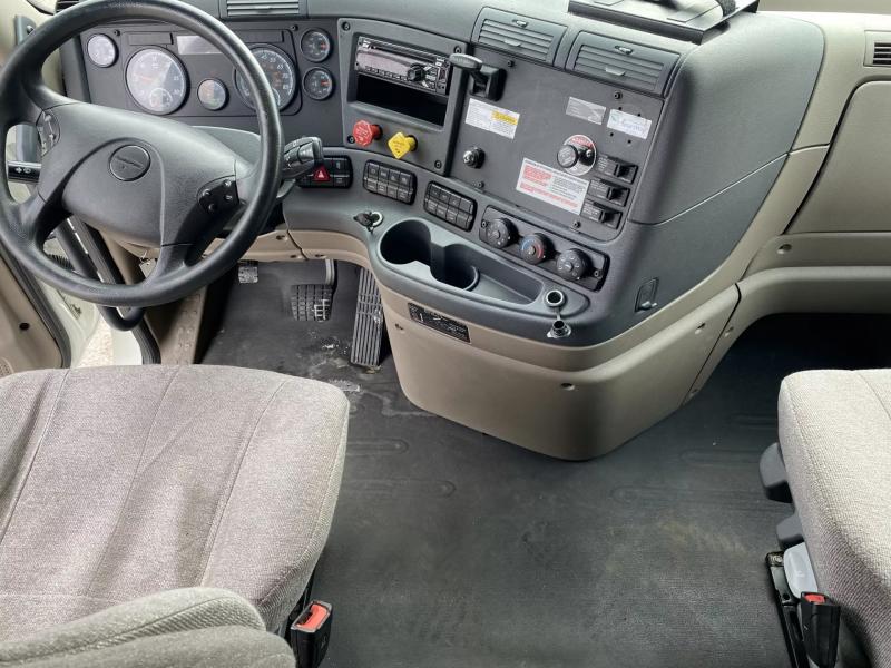 2018 Freightliner Cascadia | Image 20 of 21