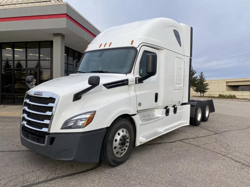 2020 Freightliner Cascadia | Image 1 of 24