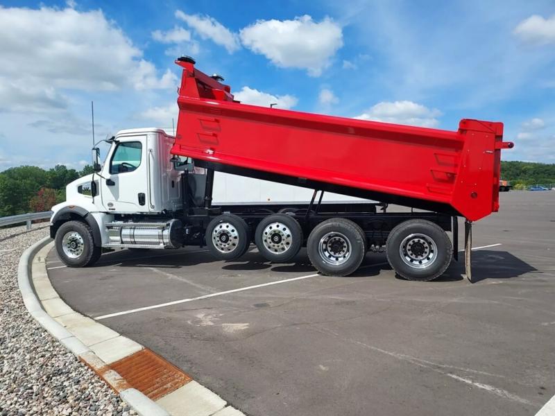 2023 Western Star 47X | Image 2 of 6