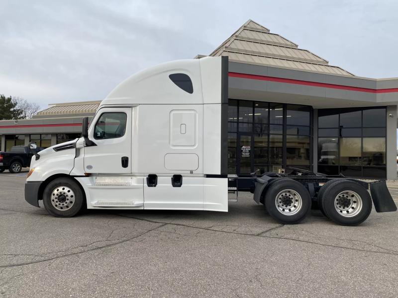 2020 Freightliner Cascadia | Image 10 of 24