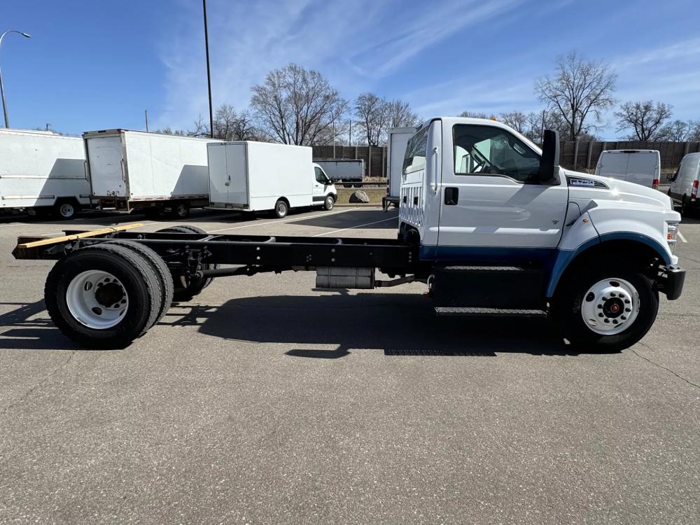 2021 Ford F-750 | Photo 6 of 21
