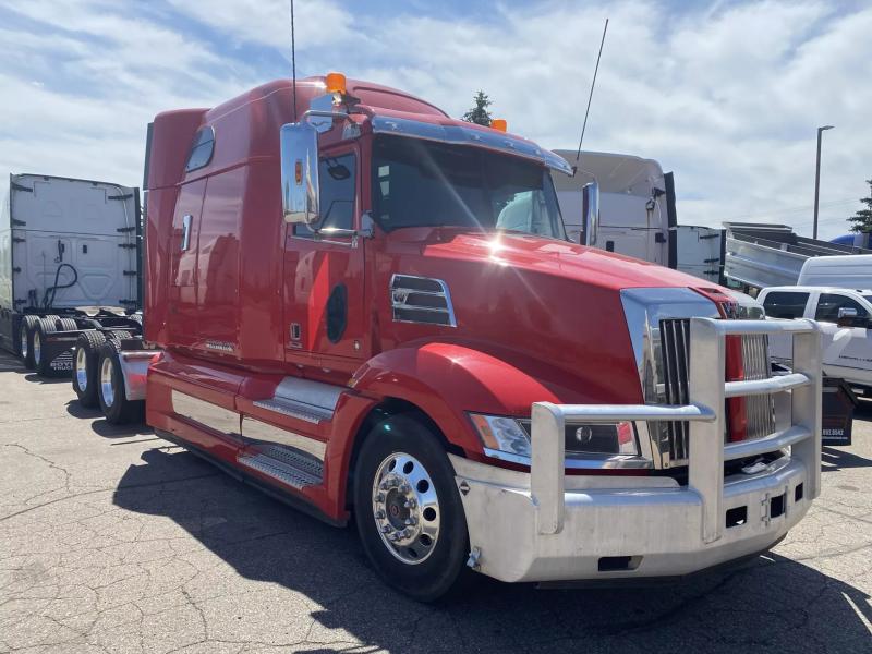 2018 Western Star 5700XE | Image 3 of 24