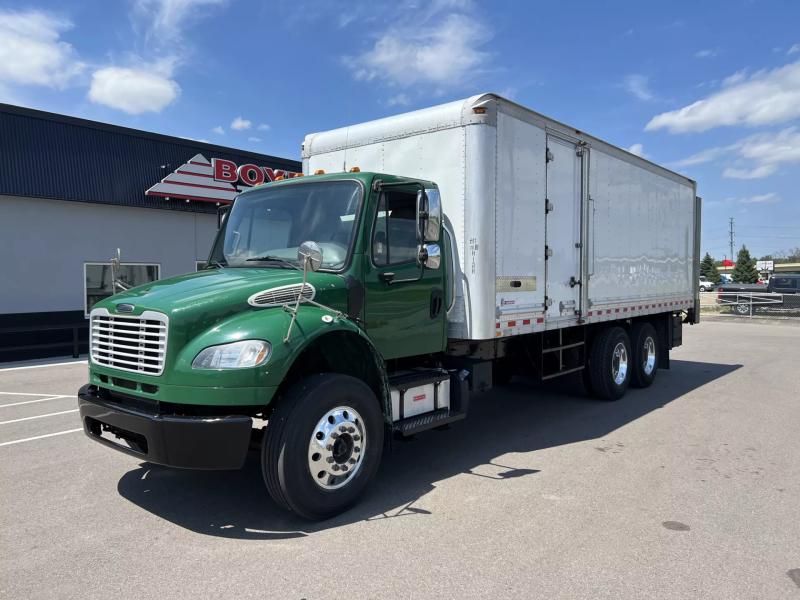 2015 Freightliner M2 106 Heavy Duty | Image 1 of 16